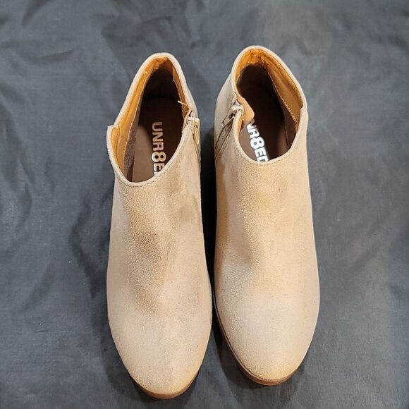 UNR8ED SIDE ZIPPER +ROUND TOE ANKLE BOOTIE - Picture 2 of 15